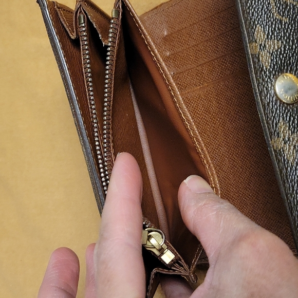 Louis Vuitton Medium Monogram wallet with card case (1) - Picture 10 of 17